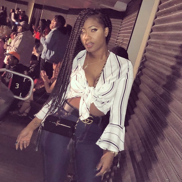 Super Cute Cropped Top Blouse - Picture 3 of 7